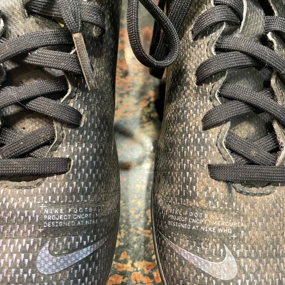 Nike Black Girls Soccer Cleats Woman’s Size 5